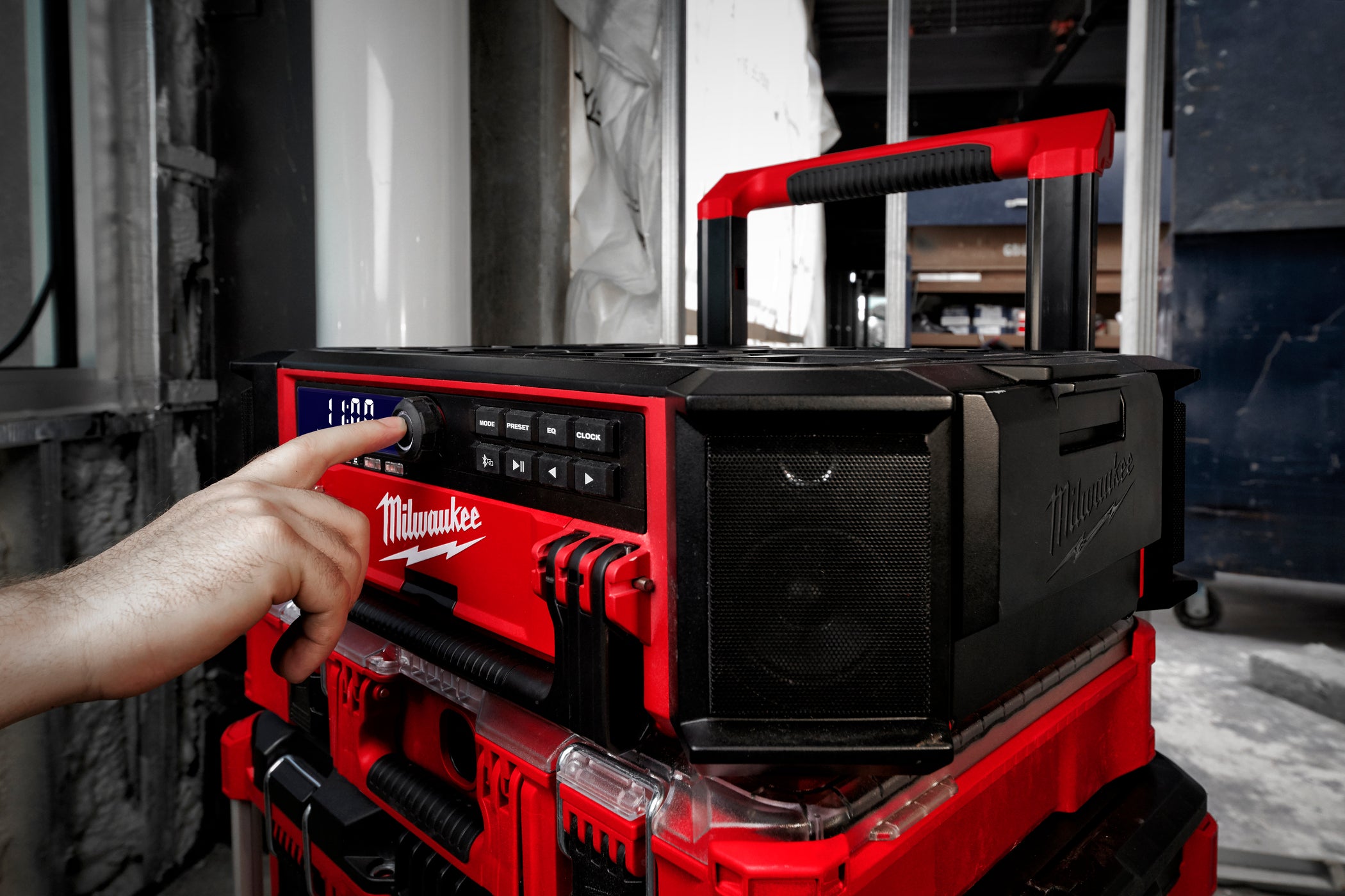 Jobsite Radio Packout Stereo Worksite Radio Charger M18 PACKOUT